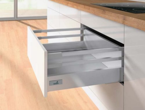 K-HETTICH Innotech Atira hosszanti magasító korlát középre 470, fehér, tipli