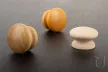 TULIP Bútorgomb Jacek bükk lakkozott+csavar